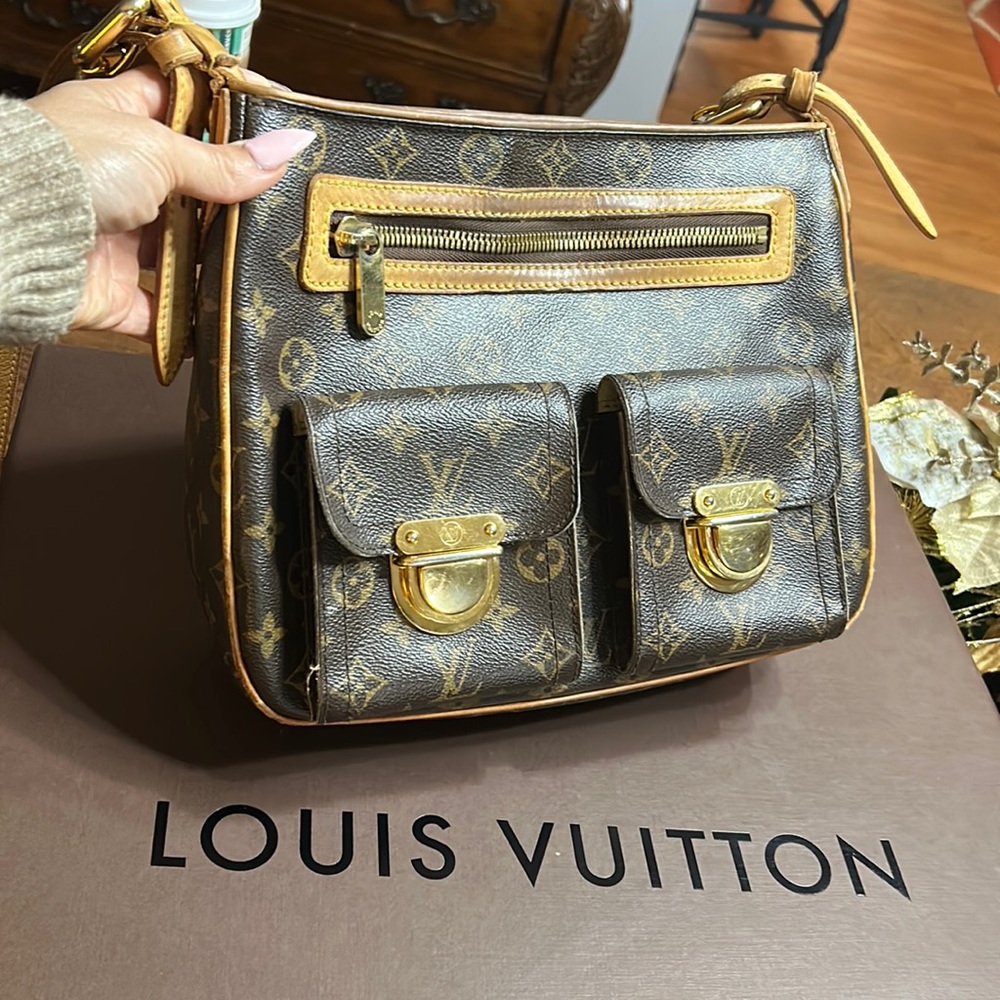 Stunning Louis Vuitton Hudson Crossbody